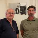 Al primo piano, dove si trovano la segreteria e sala riunioni, incontriamo il 77enne proprietario Giacomo Adda, assieme al figlio Alessandro